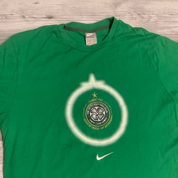 Vintage Nike Celtic Football Tee - Picture 2 of 2